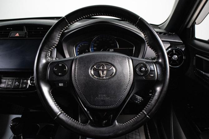 Toyota Corolla XI (E160 E170) Рестайлинг 2 с пробегом 2018 года, цена 1 649 000 рублей, 130000 км, универсал, Автокод Объявления