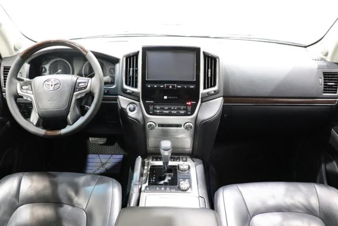 Toyota Land Cruiser 200 Series Рестайлинг 2 с пробегом 2015 года, цена 4 980 000 рублей, 244677 км, внедорожник, Автокод Объявления