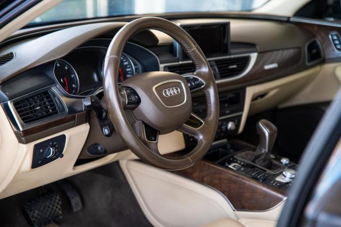 Audi A6 IV (C7) Рестайлинг с пробегом 2016 года, цена 3 500 000 рублей, 107650 км, седан, Автокод Объявления