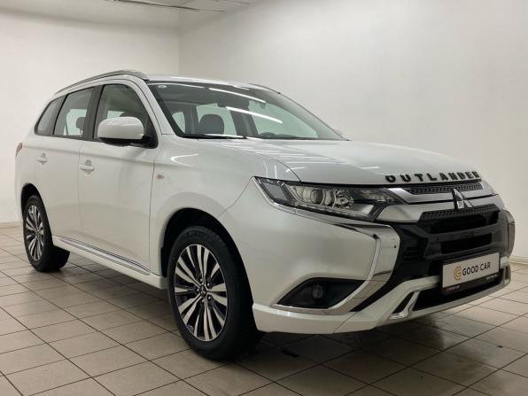 Mitsubishi Outlander III Рестайлинг 3 с пробегом 2022 года, цена 2 890 000 рублей, 607 км, внедорожник, Автокод Объявления