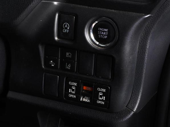 Toyota Voxy III (R80) Рестайлинг с пробегом 2017 года, цена 1 990 000 рублей, 147070 км, минивэн, Автокод Объявления