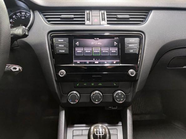 Skoda Octavia III (A7) Рестайлинг с пробегом 2018 года, цена 1 340 000 рублей, 186000 км, лифтбек, Автокод Объявления