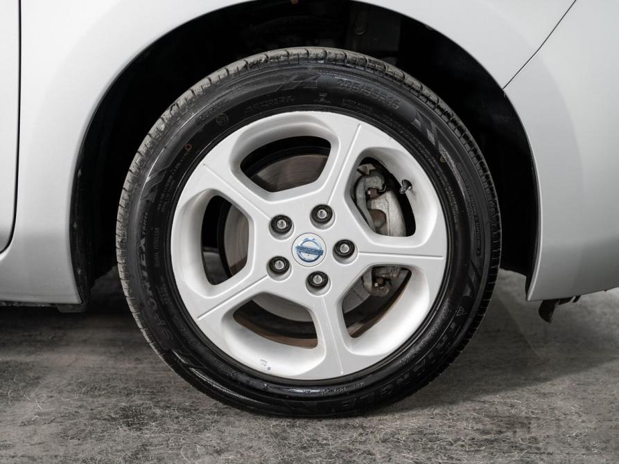 Nissan Leaf I (ZE0/AZE0) Иркутск  - изображение 21