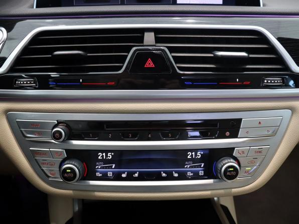 BMW 7 серии VI (G11/G12) с пробегом 2018 года, цена 4 190 000 рублей, 135558 км, седан, Автокод Объявления