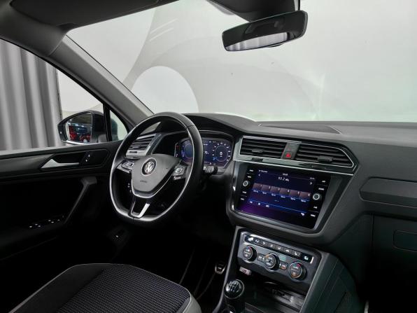 Volkswagen Tiguan II с пробегом 2019 года, цена 2 189 000 рублей, 137811 км, внедорожник, Автокод Объявления