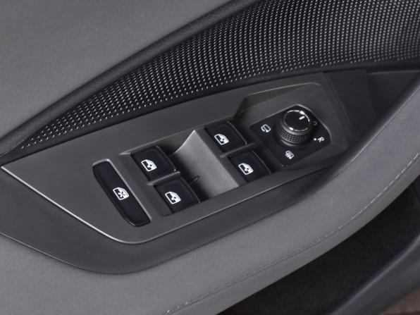 Volkswagen Tiguan III (China Market) с пробегом 2026 года, цена 4 699 995 рублей, 40 км, внедорожник, Автокод Объявления