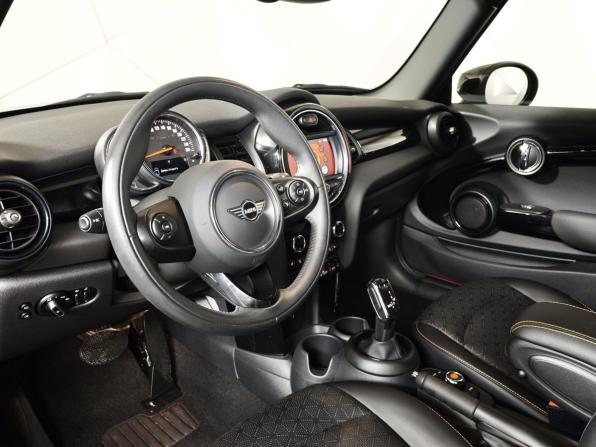 Mini Hatch III (F55/F56) Рестайлинг с пробегом 2021 года, цена 2 350 000 рублей, 26456 км, хэтчбек, Автокод Объявления