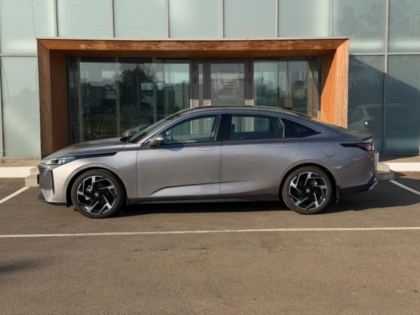 Changan Lamore с пробегом 2023 года, цена 2 549 000 рублей, 3332 км, седан, Автокод Объявления