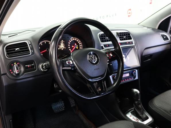 Volkswagen Polo V Рестайлинг с пробегом 2017 года, цена 1 299 000 рублей, 100000 км, седан, Автокод Объявления