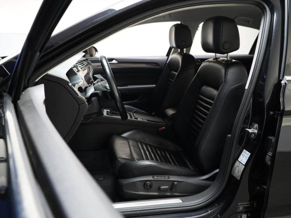 Volkswagen Passat B8 с пробегом 2018 года, цена 1 953 999 рублей, 170673 км, седан, Автокод Объявления