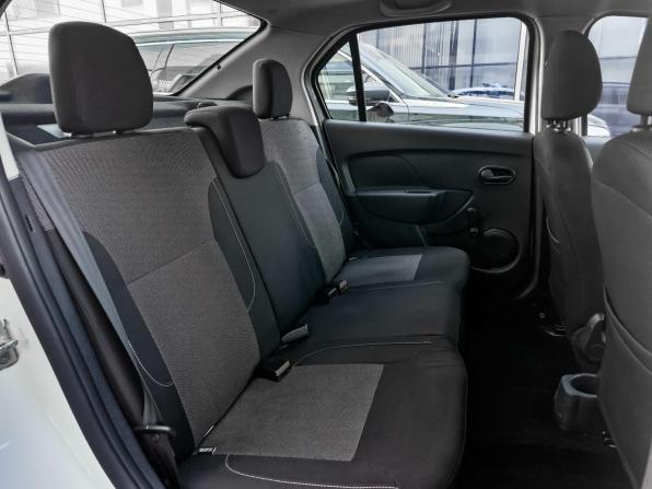 Renault Logan II Рестайлинг с пробегом 2019 года, цена 1 349 000 рублей, 53241 км, седан, Автокод Объявления