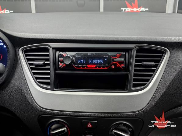 Hyundai Solaris II с пробегом 2017 года, цена 948 000 рублей, 62000 км, седан, Автокод Объявления