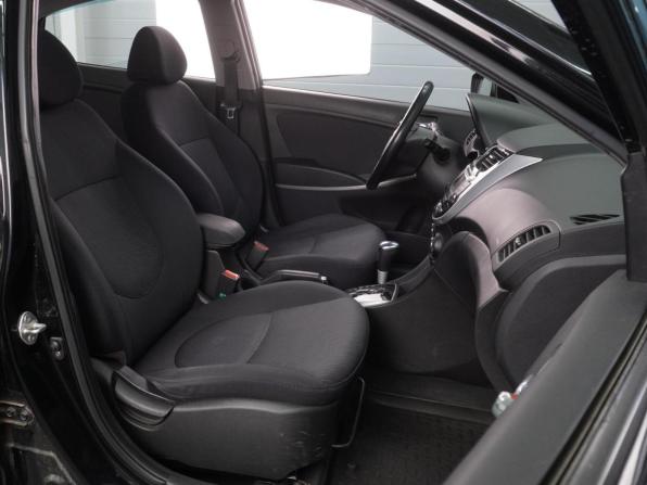 Hyundai Solaris I с пробегом 2013 года, цена 987 000 рублей, 123015 км, седан, Автокод Объявления