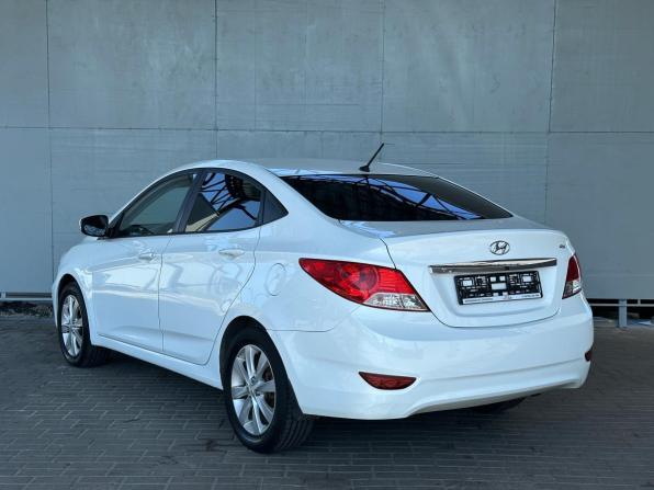 Hyundai Solaris I с пробегом 2013 года, цена 830 000 рублей, 158300 км, седан, Автокод Объявления
