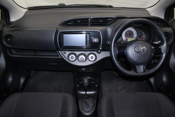 Toyota Vitz III (XP130) Рестайлинг с пробегом 2018 года, цена 899 000 рублей, 109843 км, хэтчбек, Автокод Объявления
