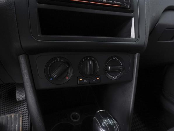 Volkswagen Polo V Рестайлинг с пробегом 2016 года, цена 948 000 рублей, 162266 км, седан, Автокод Объявления