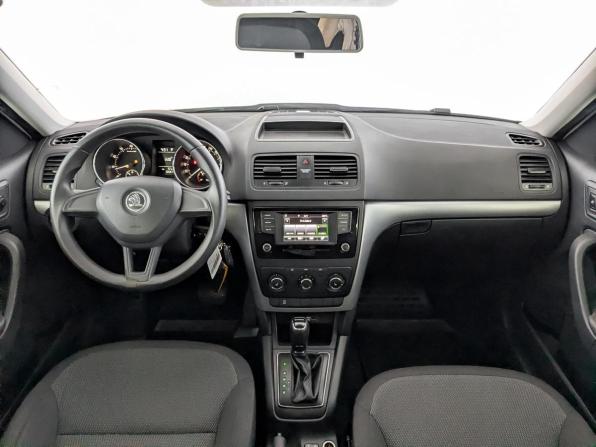 Skoda Yeti I Рестайлинг с пробегом 2017 года, цена 1 575 000 рублей, 105869 км, внедорожник, Автокод Объявления