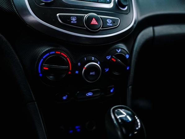Hyundai Solaris I Рестайлинг с пробегом 2015 года, цена 990 000 рублей, 102118 км, седан, Автокод Объявления