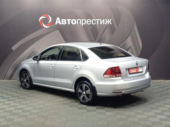 Volkswagen Polo V Рестайлинг с пробегом 2016 года, цена 999 000 рублей, 121000 км, седан, Автокод Объявления