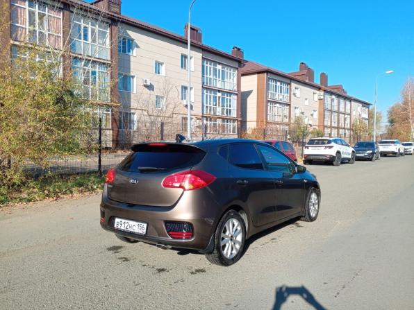 Kia Ceed II Рестайлинг с пробегом 2018 года, цена 1 290 000 рублей, 142000 км, хэтчбек, Автокод Объявления