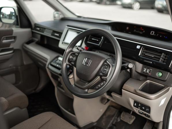 Honda Stepwgn V Рестайлинг с пробегом 2020 года, цена 2 299 000 рублей, 135729 км, минивэн, Автокод Объявления