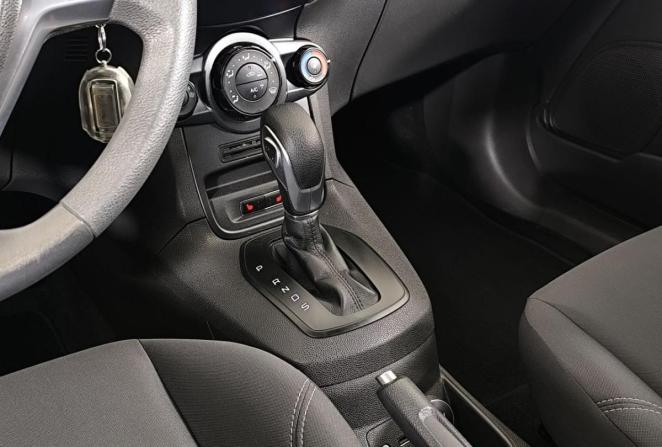 Ford Fiesta Mk6 Рестайлинг с пробегом 2016 года, цена 990 000 рублей, 48084 км, хэтчбек, Автокод Объявления