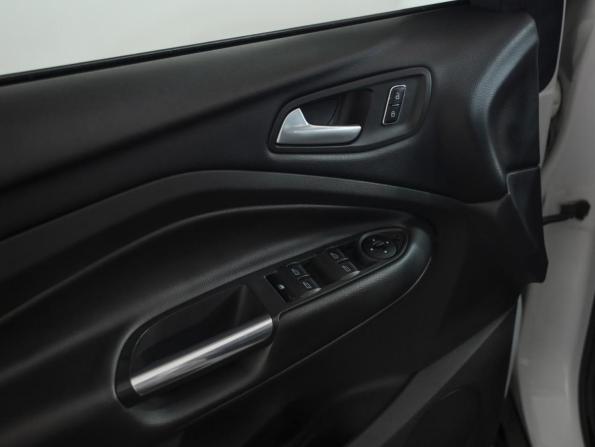 Ford Kuga II Рестайлинг с пробегом 2016 года, цена 1 199 000 рублей, 186900 км, внедорожник, Автокод Объявления
