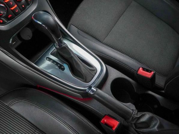 Opel Astra J Рестайлинг с пробегом 2013 года, цена 919 400 рублей, 182417 км, хэтчбек, Автокод Объявления