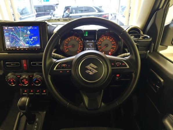 Suzuki Jimny IV с пробегом 2019 года, цена 1 900 000 рублей, 50000 км, внедорожник, Автокод Объявления