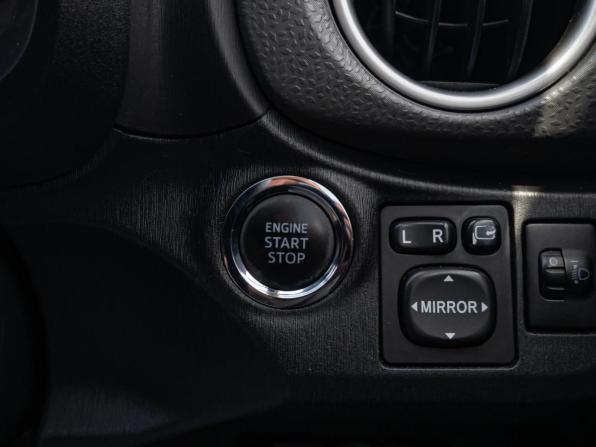 Toyota Vitz III (XP130) с пробегом 2013 года, цена 850 000 рублей, 67121 км, хэтчбек, Автокод Объявления