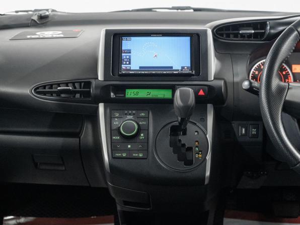 Toyota Wish II Рестайлинг с пробегом 2017 года, цена 1 499 000 рублей, 123565 км, минивэн, Автокод Объявления