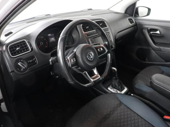 Volkswagen Polo V Рестайлинг с пробегом 2019 года, цена 1 347 000 рублей, 141724 км, седан, Автокод Объявления