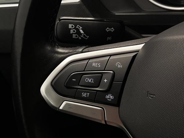 Volkswagen Tiguan II Рестайлинг с пробегом 2021 года, цена 2 626 000 рублей, 80444 км, внедорожник, Автокод Объявления