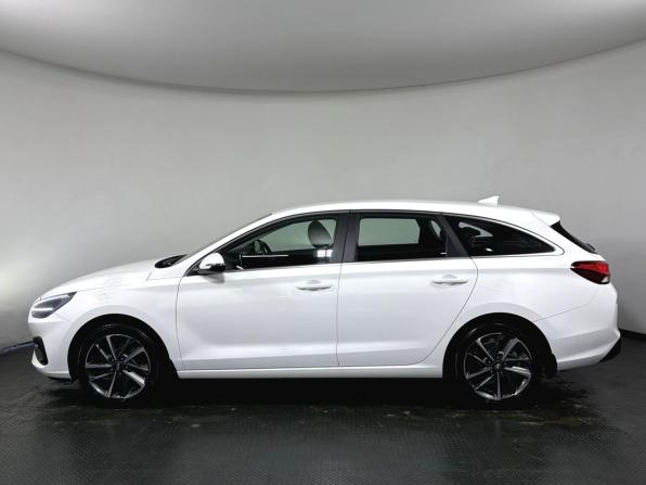 Hyundai i30 III Рестайлинг 2 с пробегом 2022 года, цена 1 980 000 рублей, 83000 км, универсал, Автокод Объявления