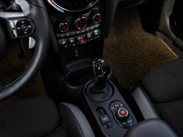 Mini Hatch III (F55/F56) Рестайлинг 2 с пробегом 2021 года, цена 3 848 000 рублей, 65900 км, хэтчбек, Автокод Объявления