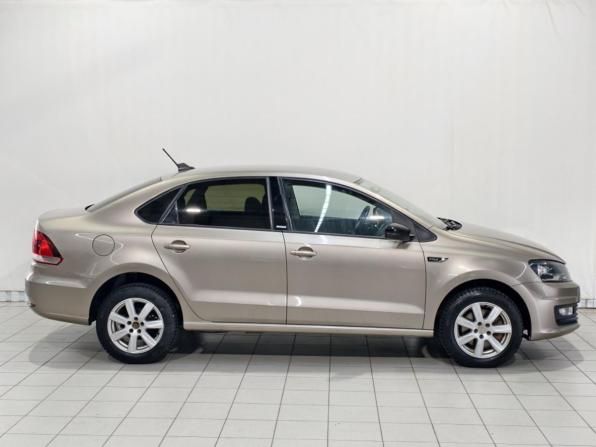 Volkswagen Polo V Рестайлинг с пробегом 2017 года, цена 1 016 900 рублей, 203949 км, седан, Автокод Объявления
