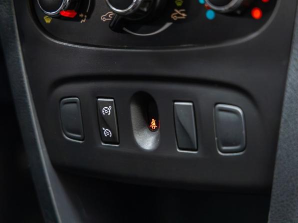 Renault Sandero II с пробегом 2015 года, цена 1 048 000 рублей, 75506 км, хэтчбек, Автокод Объявления