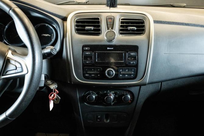 Renault Sandero II Рестайлинг с пробегом 2019 года, цена 1 000 000 рублей, 174583 км, хэтчбек, Автокод Объявления