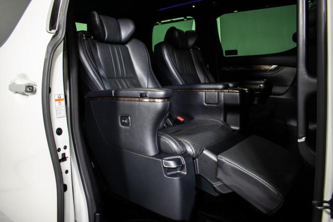 Toyota Alphard III Рестайлинг с пробегом 2019 года, цена 5 250 000 рублей, 153612 км, минивэн, Автокод Объявления