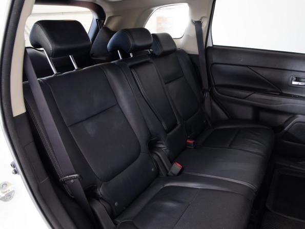 Mitsubishi Outlander III Рестайлинг 2 с пробегом 2017 года, цена 2 099 000 рублей, 239325 км, внедорожник, Автокод Объявления