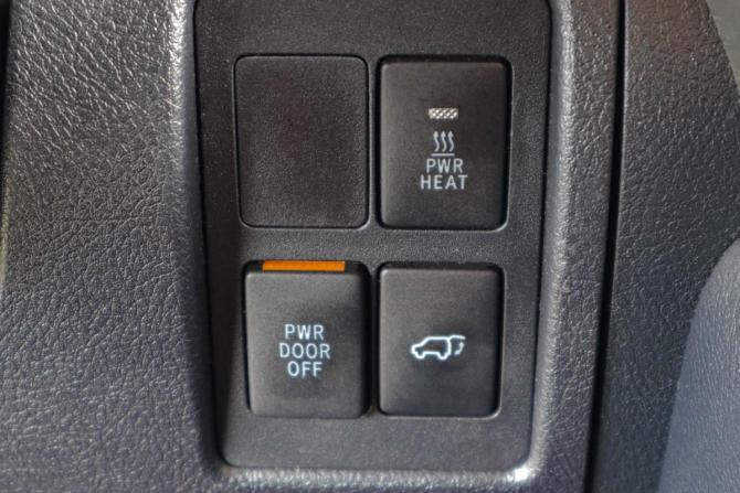 Toyota Land Cruiser 200 Series Рестайлинг 1 с пробегом 2014 года, цена 4 649 000 рублей, 228731 км, внедорожник, Автокод Объявления
