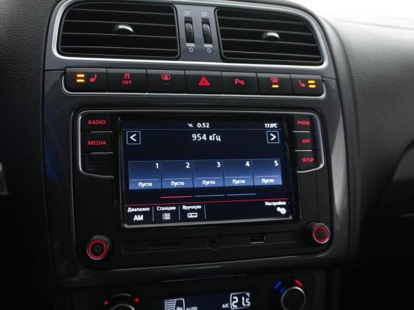 Volkswagen Polo V Рестайлинг с пробегом 2018 года, цена 1 077 077 рублей, 202894 км, седан, Автокод Объявления