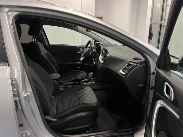 Kia Ceed III Рестайлинг с пробегом 2022 года, цена 2 383 000 рублей, 77739 км, универсал, Автокод Объявления
