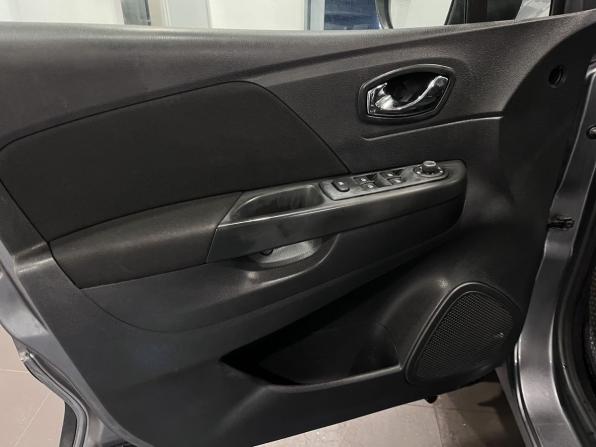 Renault Kaptur I с пробегом 2018 года, цена 1 415 000 рублей, 98377 км, внедорожник, Автокод Объявления