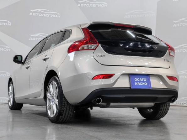 Volvo V40 II Рестайлинг с пробегом 2019 года, цена 1 600 000 рублей, 15000 км, хэтчбек, Автокод Объявления