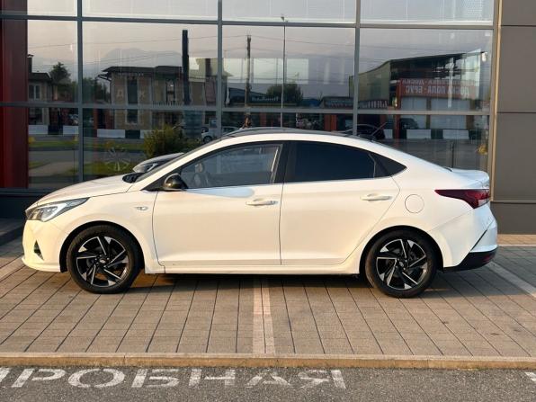Hyundai Solaris II Рестайлинг с пробегом 2021 года, цена 1 710 000 рублей, 115554 км, седан, Автокод Объявления