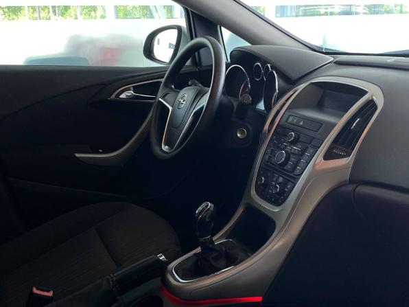 Opel Astra J с пробегом 2011 года, цена 805 000 рублей, 115784 км, хэтчбек, Автокод Объявления