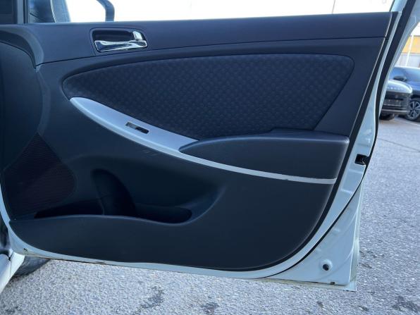 Hyundai Solaris I с пробегом 2012 года, цена 840 000 рублей, 185517 км, седан, Автокод Объявления