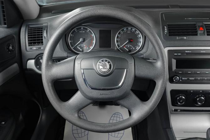 Skoda Octavia II (A5) Рестайлинг с пробегом 2012 года, цена 949 000 рублей, 129903 км, лифтбек, Автокод Объявления