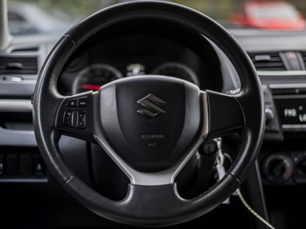Suzuki Swift IV с пробегом 2011 года, цена 599 000 рублей, 165778 км, хэтчбек, Автокод Объявления